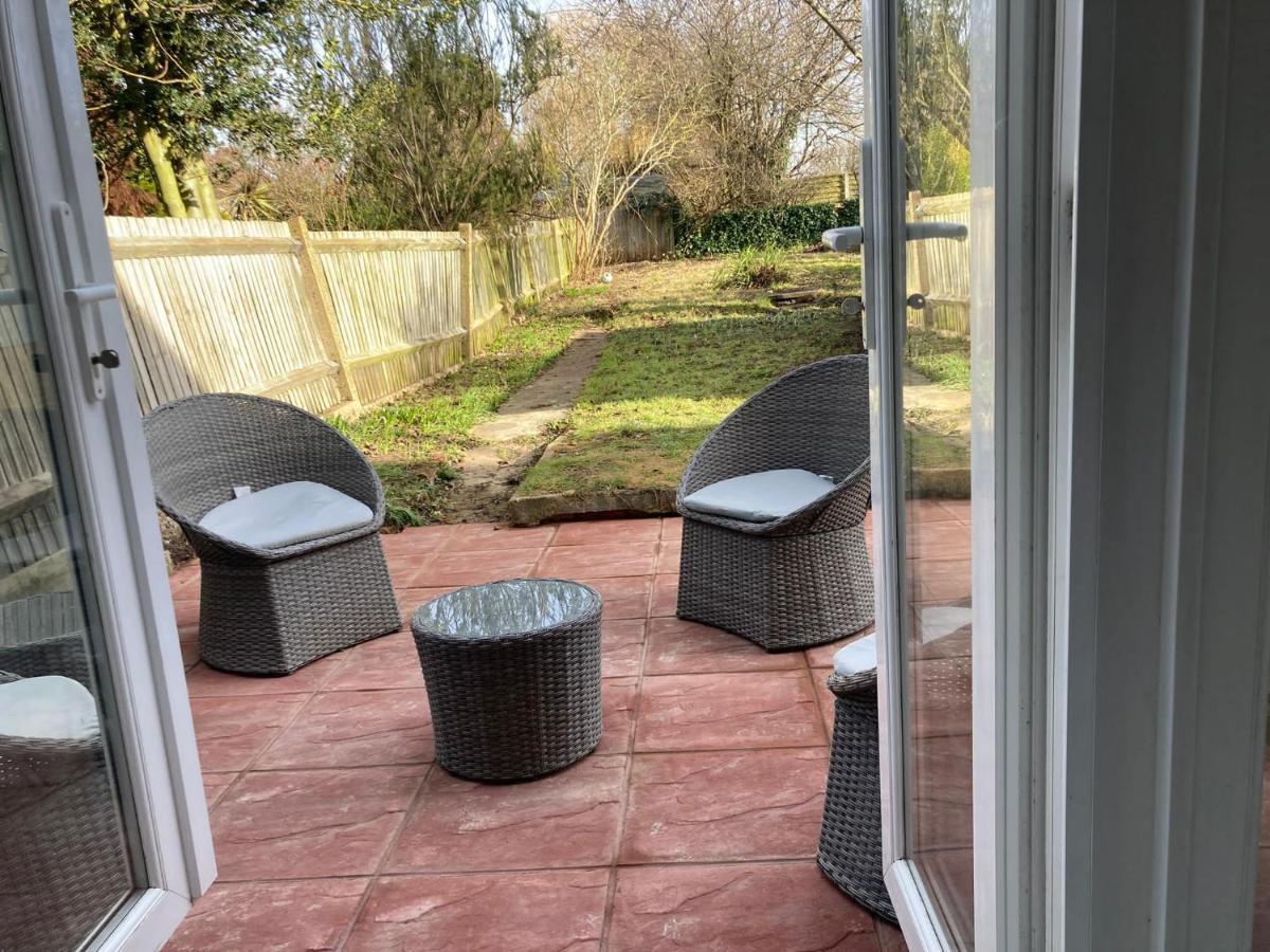 Surbiton Home With Free Parkings, Surbiton, Kingston Upon Thames, Surrey, Greater London Uk Экстерьер фото