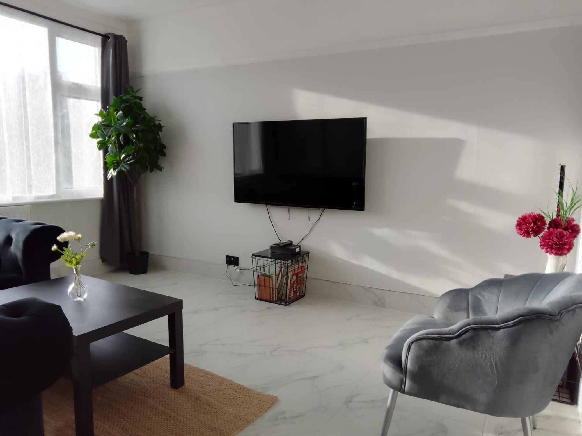 Surbiton Home With Free Parkings, Surbiton, Kingston Upon Thames, Surrey, Greater London Uk Экстерьер фото