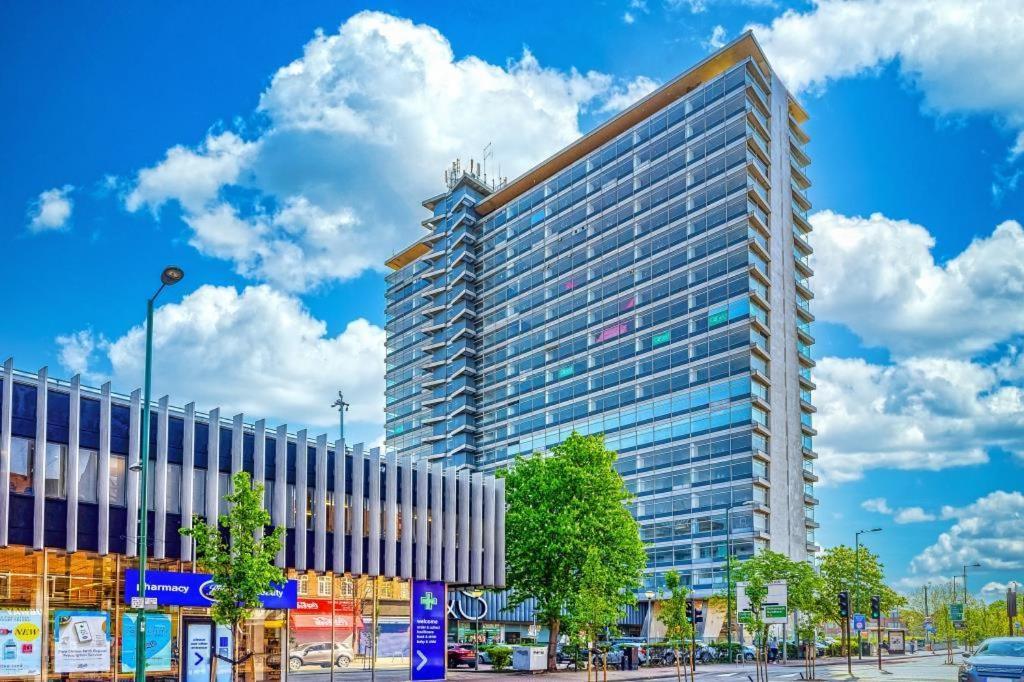 Surbiton Home With Free Parkings, Surbiton, Kingston Upon Thames, Surrey, Greater London Uk Экстерьер фото