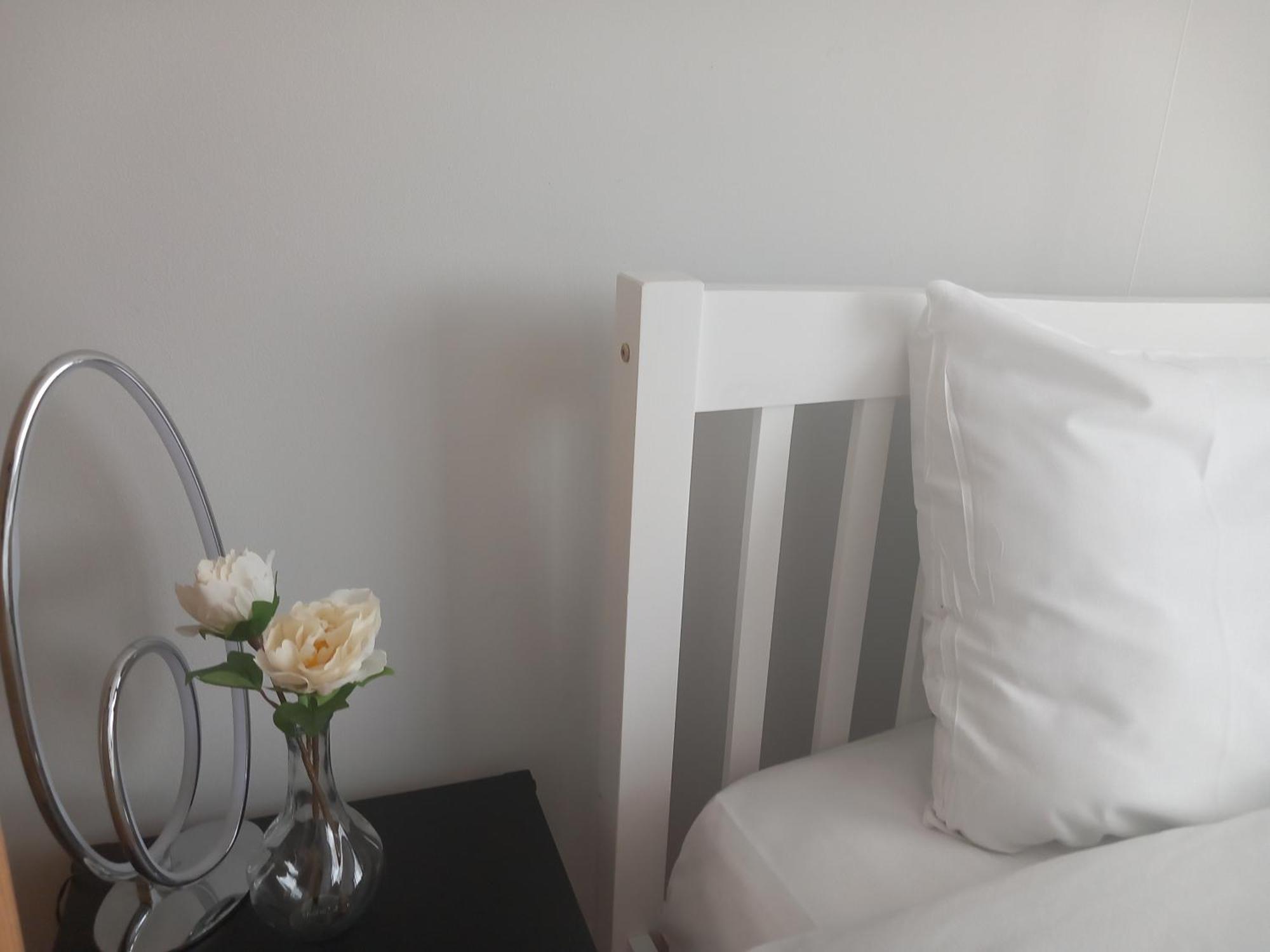 Surbiton Home With Free Parkings, Surbiton, Kingston Upon Thames, Surrey, Greater London Uk Экстерьер фото