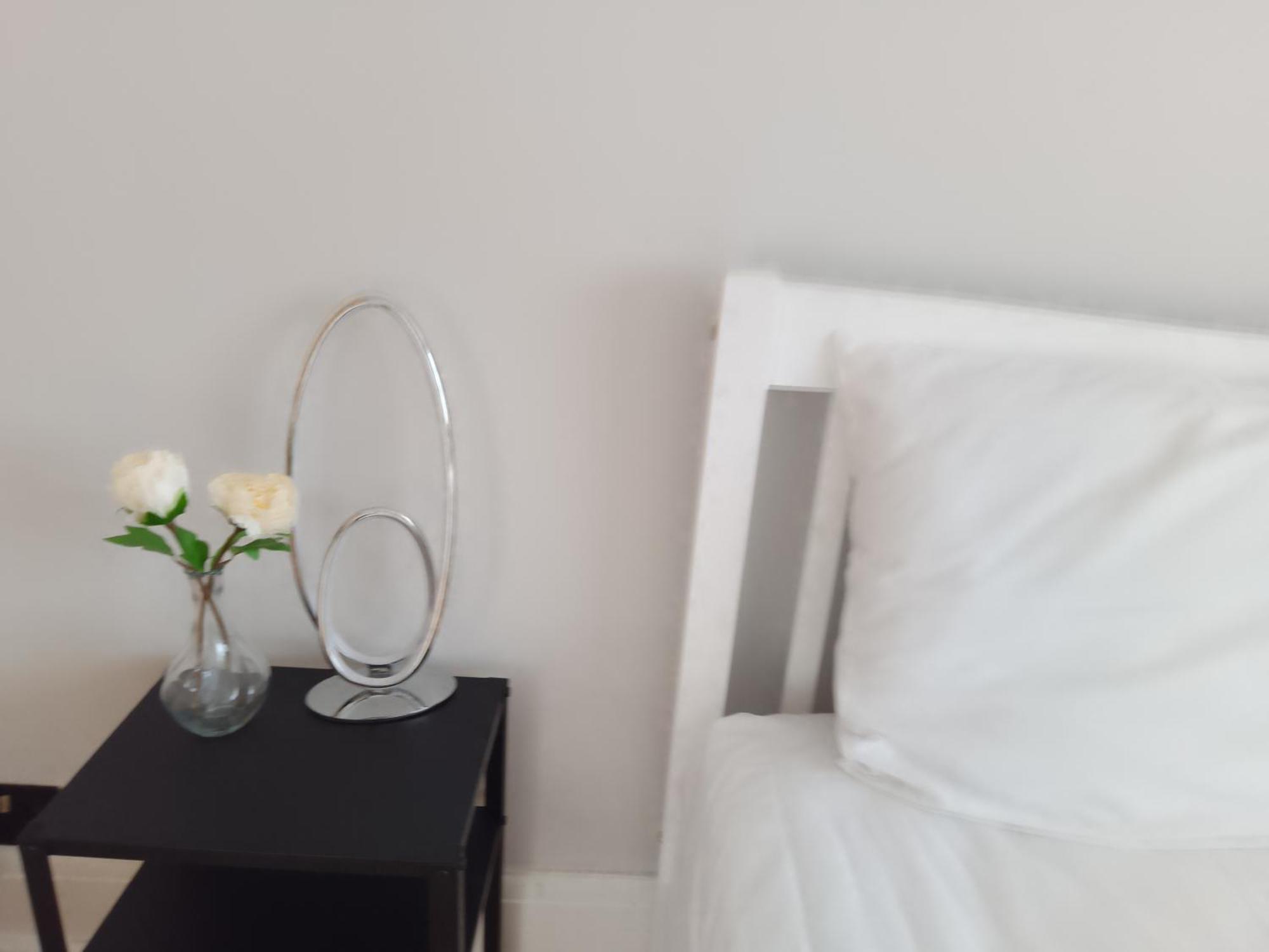 Surbiton Home With Free Parkings, Surbiton, Kingston Upon Thames, Surrey, Greater London Uk Экстерьер фото