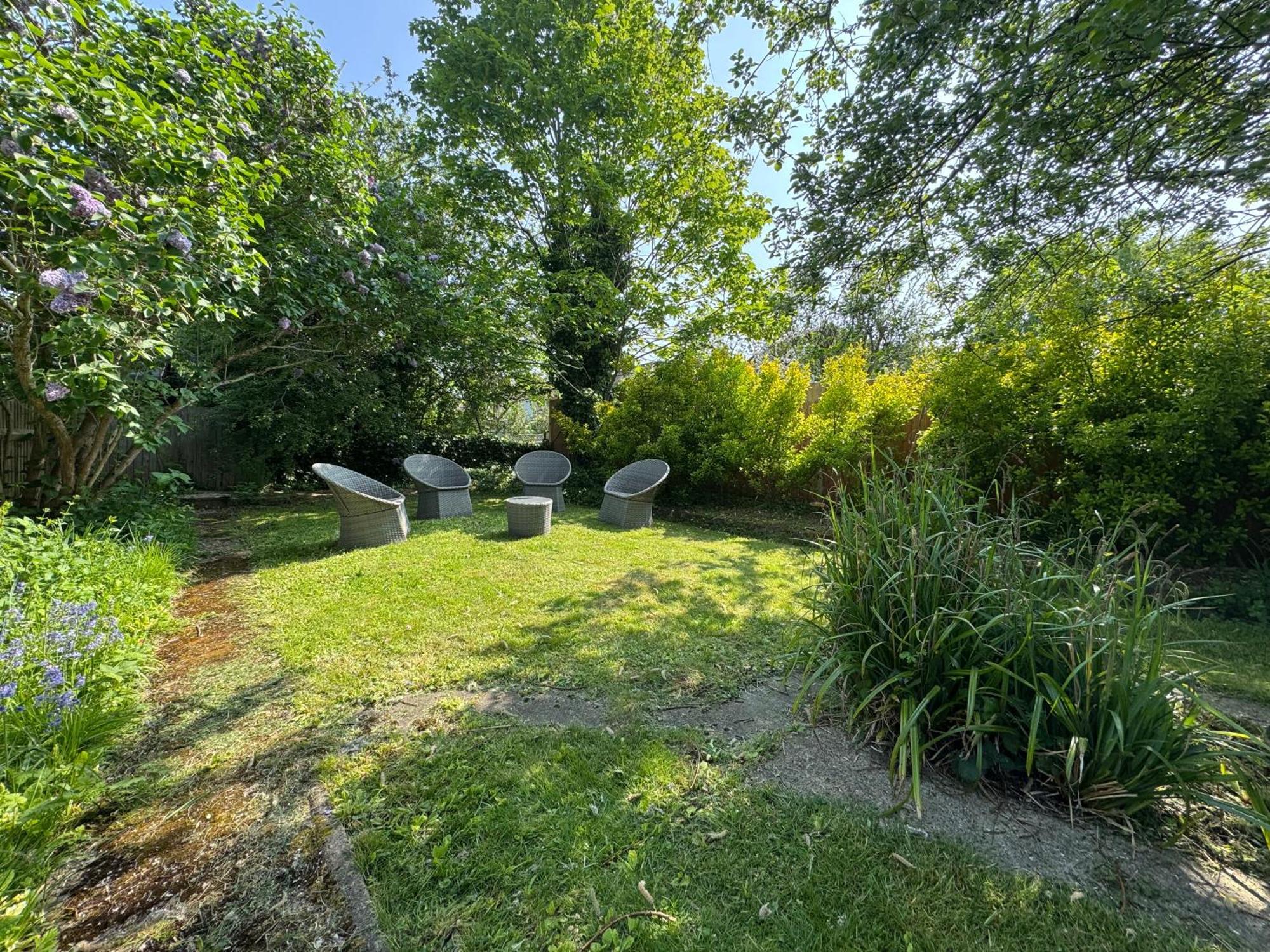 Surbiton Home With Free Parkings, Surbiton, Kingston Upon Thames, Surrey, Greater London Uk Экстерьер фото